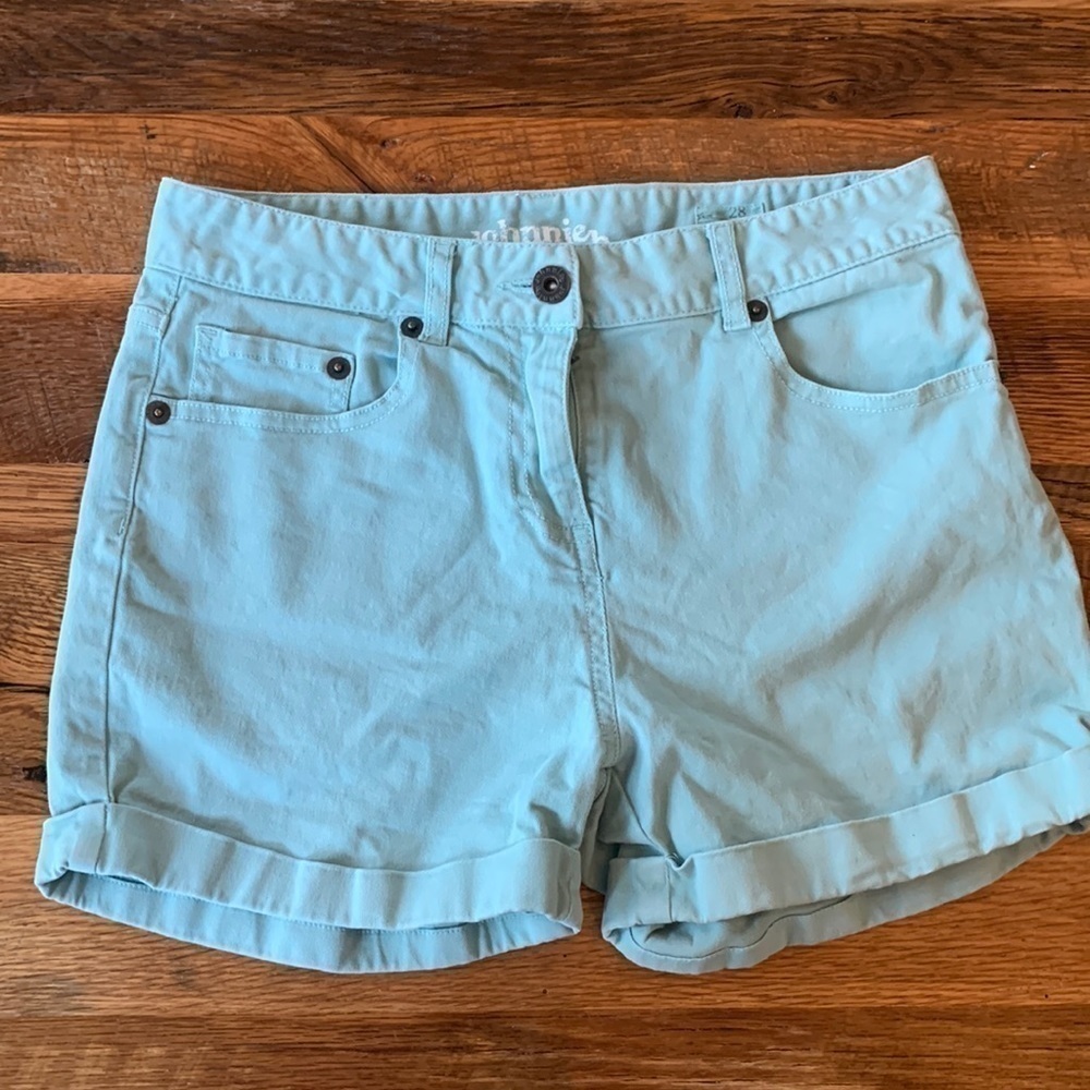 JOHNNIE B cuff shorts size 28 ✨